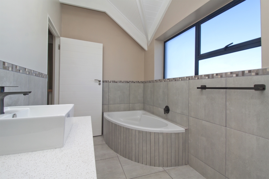 4 Bedroom Property for Sale in Kommetjie Western Cape